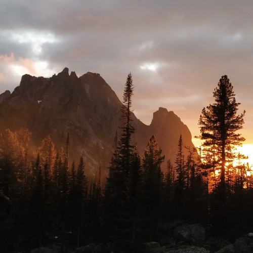 Сокровища природного парка «Ергаки»: треккинг с рюкзаками и ночёвками в палатках