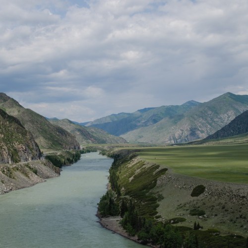 По легендарному Чуйскому тракту — к Гейзерному озеру