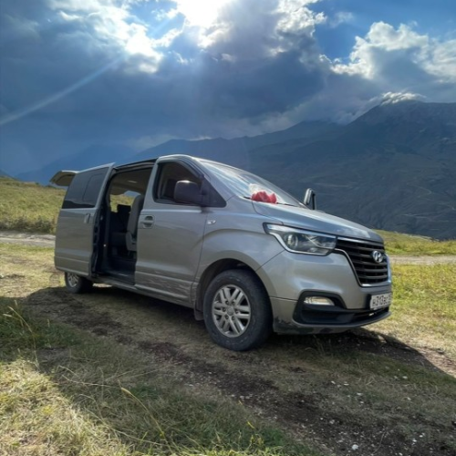 Девичник в Осетии: джип-трип в горах с уроками стрельбы и рисования