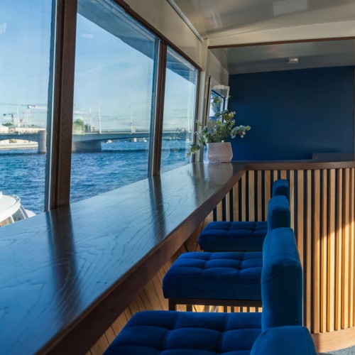 Прогулка на теплоходе с аудиогидом — от набережной Макарова до Финского залива