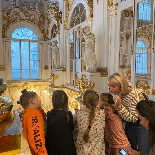 Семейная экскурсия по Эрмитажу «В гости к императорам»