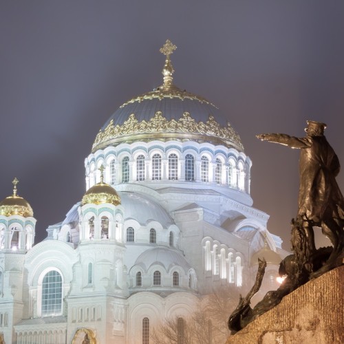 Петра творения за выходные из Москвы: Северная столица, Кронштадт, Петергоф