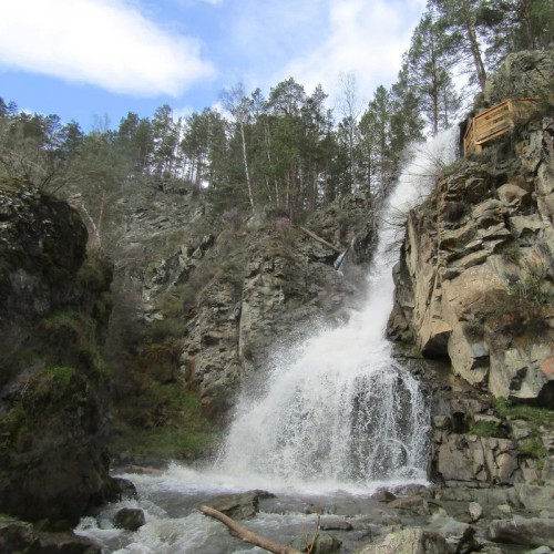 «Бирюзовая Катунь»: водопад, пещеры и горная пасека