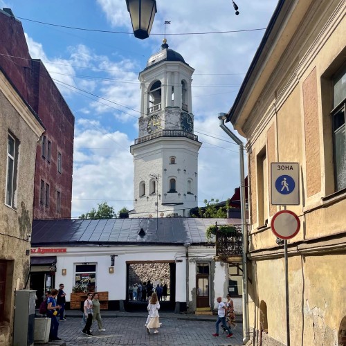 В старинный Выборг — на комфортабельном авто из Петербурга
