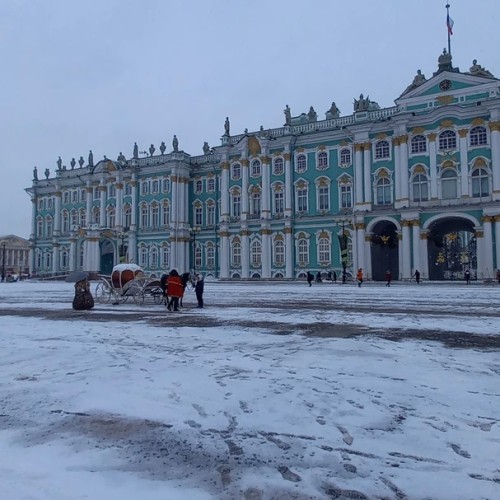 Романовы без трона: групповая прогулка по Дворцовой набережной