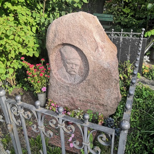 Новодевичье кладбище и его главные скульптуры