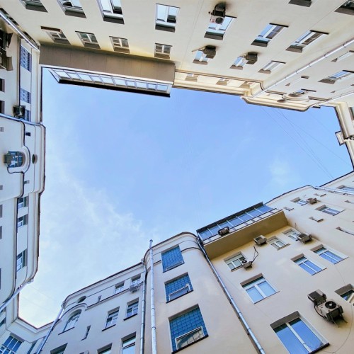 Дворы, парадные и доходные дома Москвы