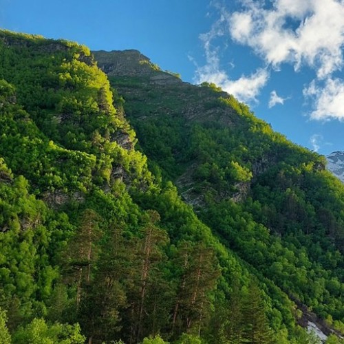 Нетипичное Приэльбрусье: треккинг налегке к 4 высокогорным озёрам с проживанием в гостинице