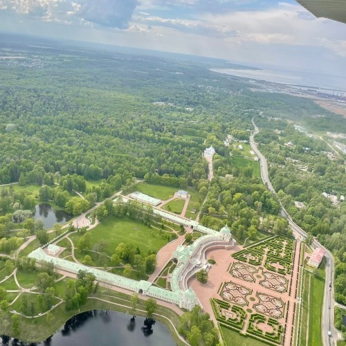 Над Петергофом — на самолёте!