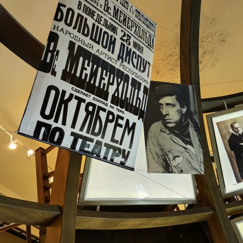 В музей театрального и музыкального искусства вместе с гидом