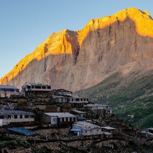 Редкие локации Южного Дагестана: восхождение на Шалбуздаг и аулы-призраки