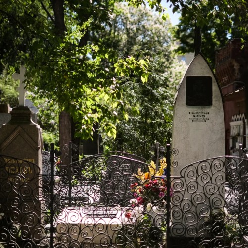 Новодевичье кладбище и Новодевичий монастырь: имена, легенды, судьбы