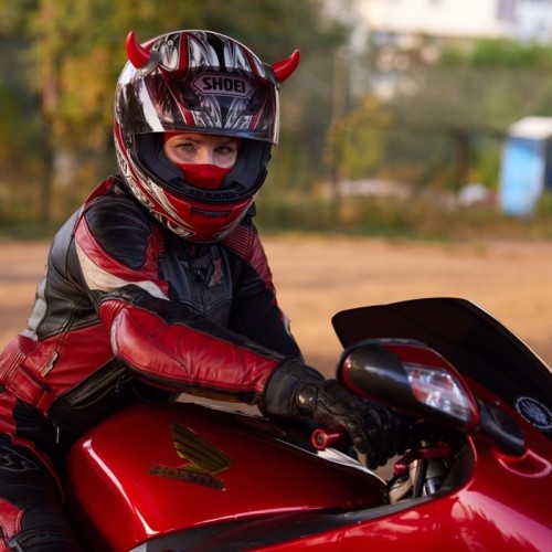 По её правилам — мотопрогулка с девушкой-пилотом в Москве