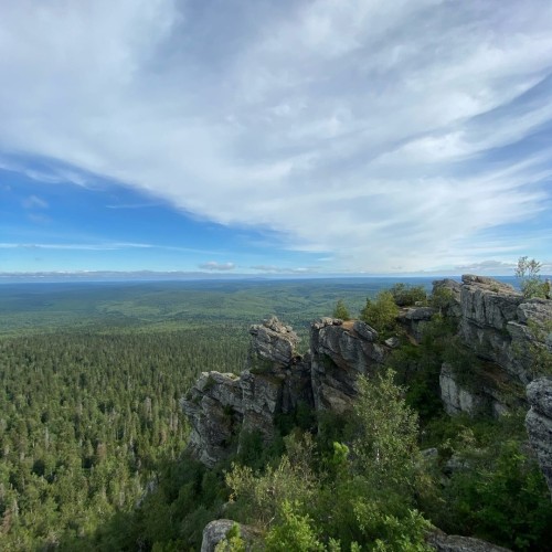 Треккинг в горах Урала: подъём на Полюд и Ветлан