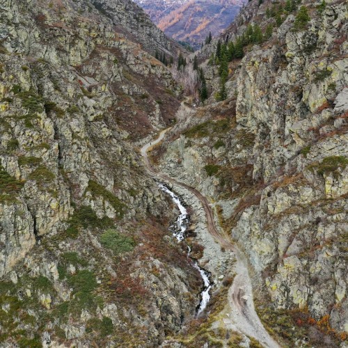Дикий Алтай: Ороктойский мост, петроглифы и водопад Бельтертуюк