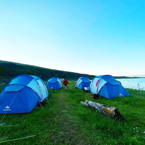 Заповедная территория: к океану на гигантской машине с проживанием в кемпинге