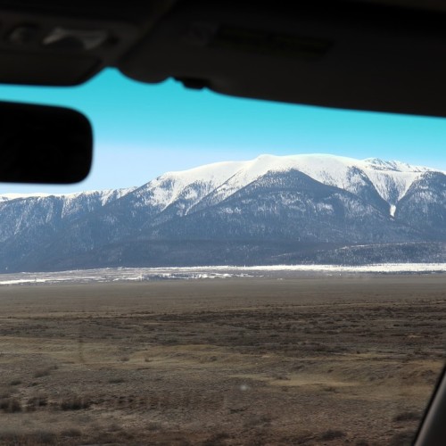 Зимний Алтай: снежные горы, незамерзающие озёра и тысяча лебедей