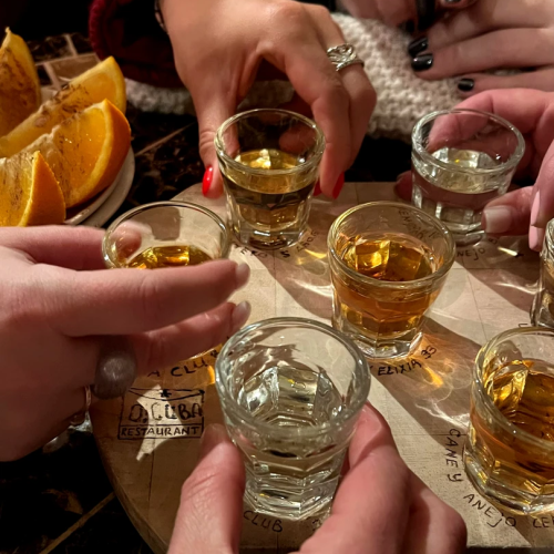 По скрытым и уникальным барам Петербурга (18+)