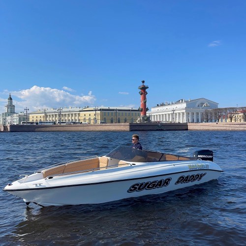 Индивидуальная прогулка на катере по рекам и каналам Санкт-Петербурга