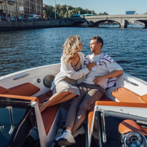 Классика Петербурга: прогулка на катере с аудиогидом или музыкой