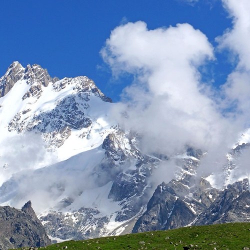 Треккинг налегке в Безенги с размещением в альплагере