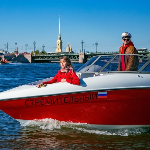 На катере — по Финскому заливу и центру города