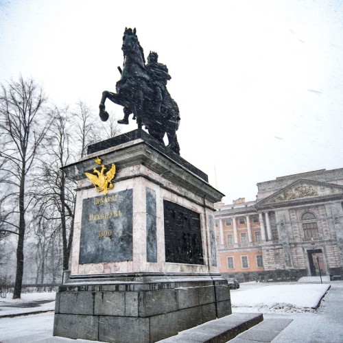 Трансфер из аэропорта/вокзала + авторская экскурсия по Петербургу