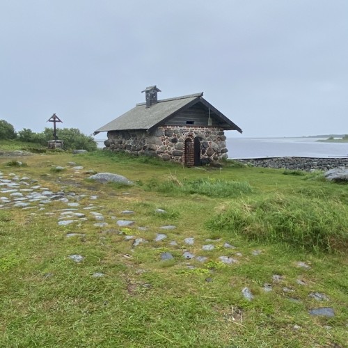 Путешествие на Соловки: погружение в историю, прогулки на катере, лодке и пешком