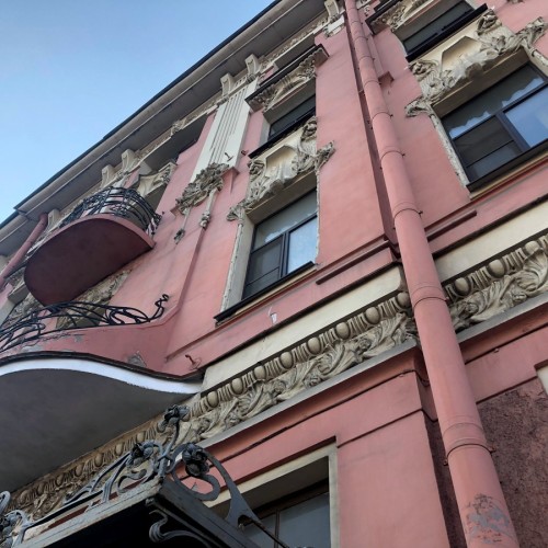 Фасады Пушкина, дворы Достоевского