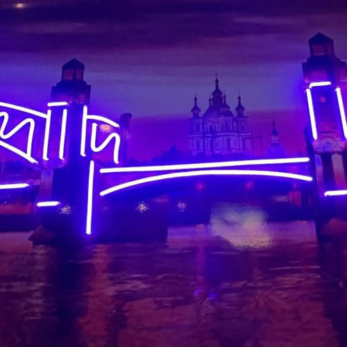 Петербургская ночь: развод мостов и тайные бары на «мини купере»