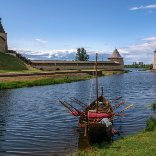 Вдоль железных дорог на встречу с историей: на круизном поезде в Новгородскую и Псковскую области
