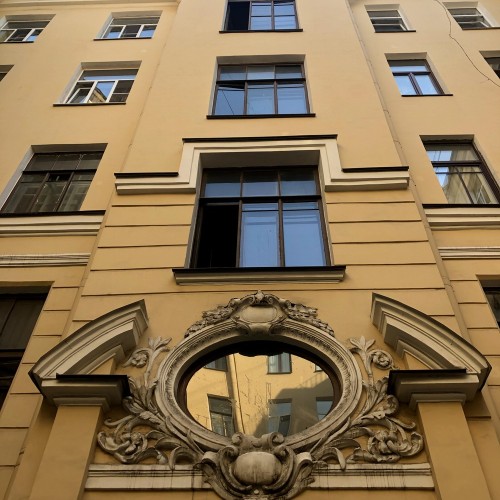 Фасады Пушкина, дворы Достоевского