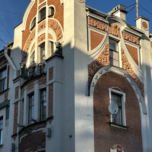 Петроградская сторона: северный модерн, поэты и чекисты