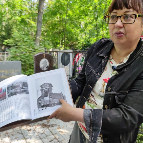 Грибы и гробы: по старинному кладбищу Нижнего Новгорода с микологом