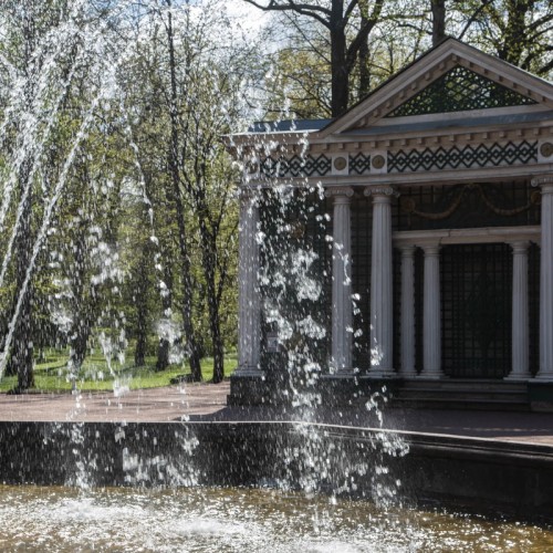 Из Санкт-Петербурга в Петергоф — к фонтанам Нижнего парка
