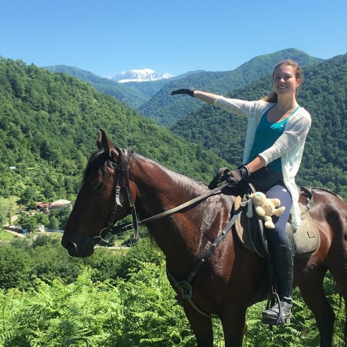 На лошадях по предгорьям Сочи: прогулки для новичков и опытных всадников