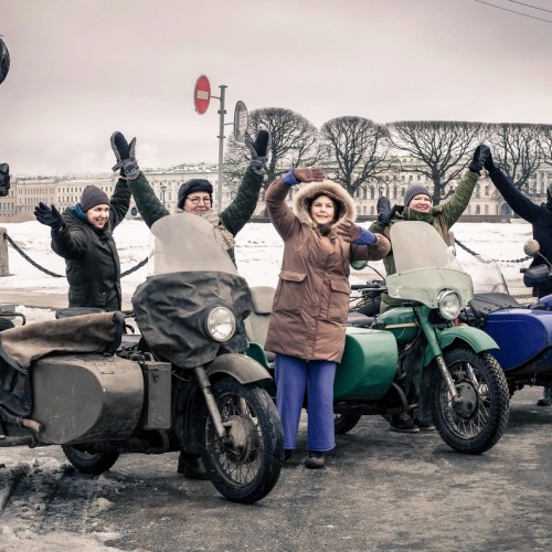 Советский Ленинград: прогулка на ретро-мотоцикле с коляской