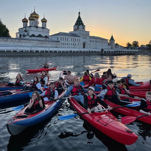 Прогулка на байдарках у Ипатьевского монастыря в Костроме (в группе)