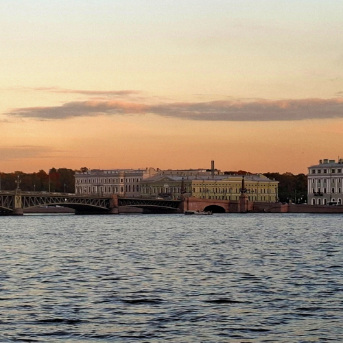 Полуденный выстрел и колоннада Исаакиевского собора