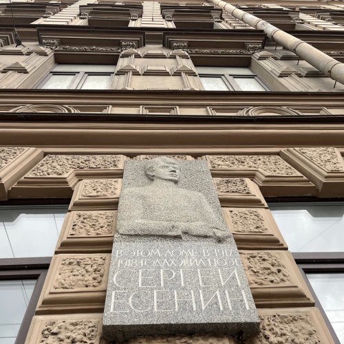 По литературному кварталу с Маяковским и другими поэтами Серебряного века