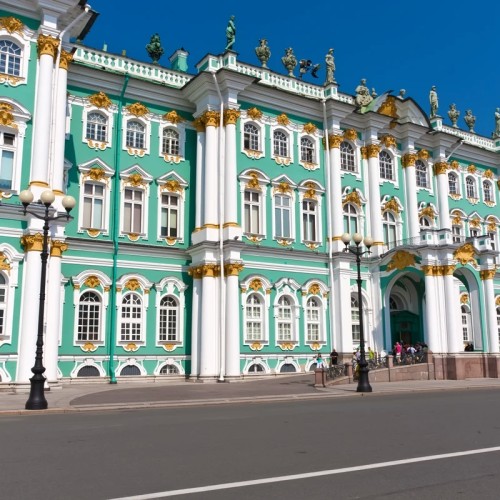 По главным местам Петербурга