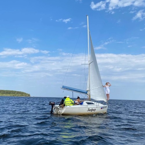 Выходные под парусами на Рыбинском море с проживанием в палатке: всё включено