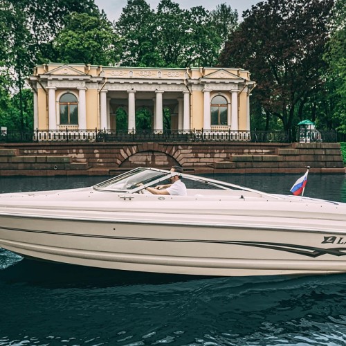 Прогулка на премиальном катере до «Лахта-центра»