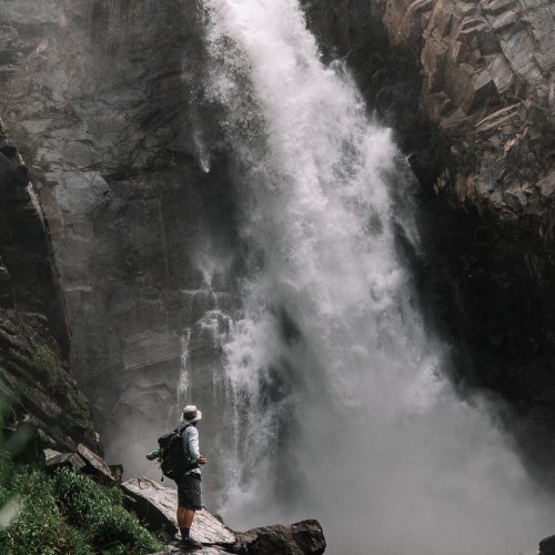 Цветущий май — пора на Алтай: Марс и перевалы, водопад Куркуре, Гейзерное озеро и загадочные курганы