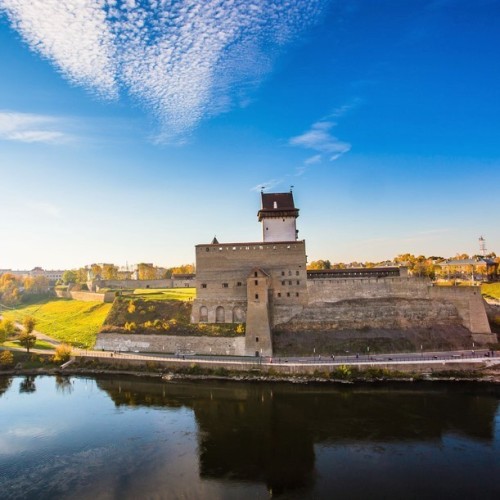 Экскурсия из Петербурга в Ивангород: крепость, нарвская рыба и маяк