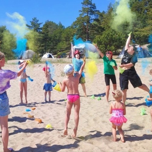 На остров за приключениями: семейный отдых на Ладоге с палатками, вожатыми и няней