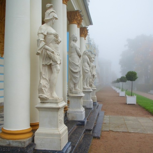 В Пушкин — по дворцам!