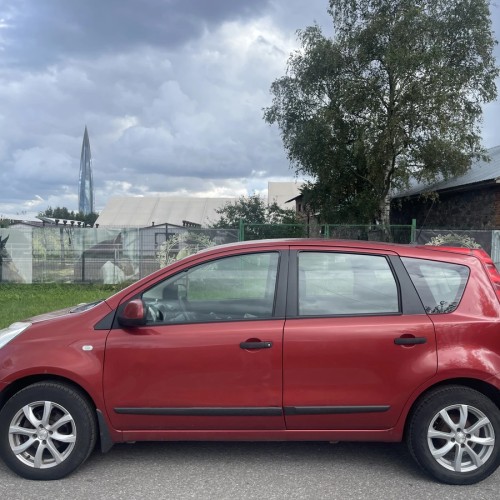 «Лахта: назад в будущее» — небанальные локации Петербурга с краеведом