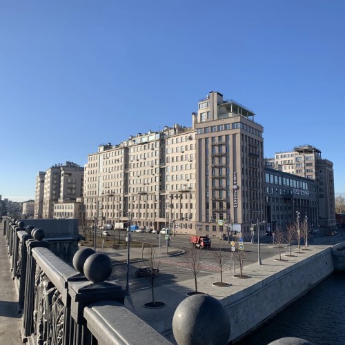Экскурсия по Дому на набережной с его жителем + выход на панорамную крышу