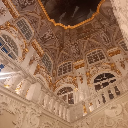 Тайны Зимнего дворца: сплетни, балы и романы